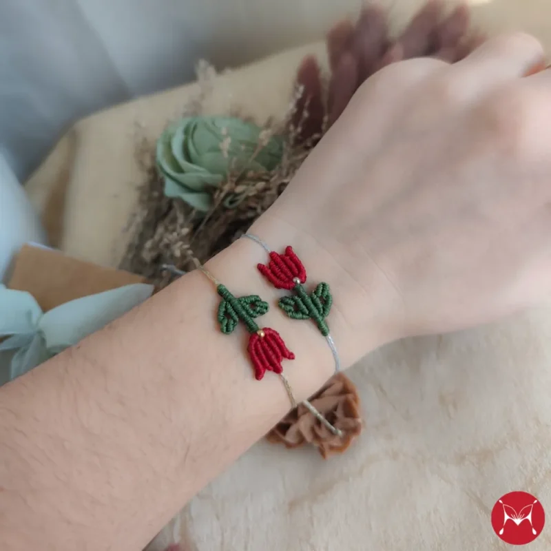Tulip bracelet hand red